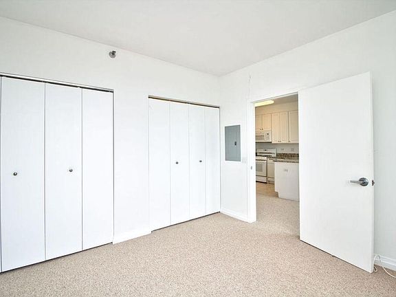 5th image of 33 W Ontario St APT 53C