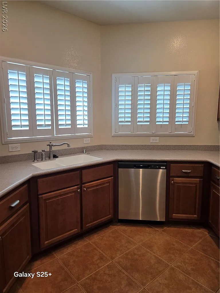 4 bed, 2.5 bath, 1992 sqft, $2,200 — Photo 4