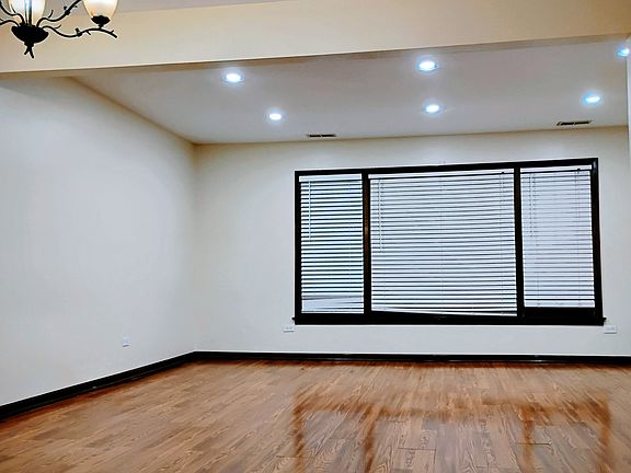 2nd image of 292 Crandon Ave APT 2