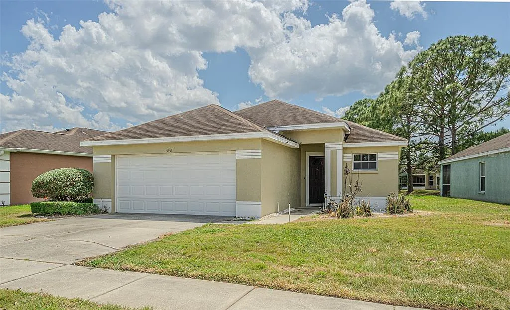 3 bed, 2.0 bath, 1611 sqft, $2,400 — Photo 1
