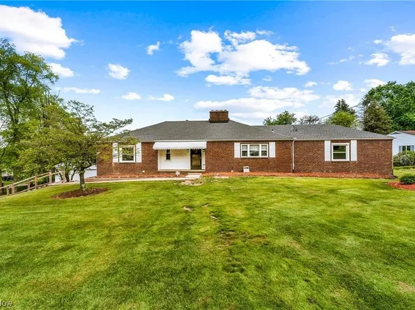 367 Golf Dr SE, Brookfield, OH 44403