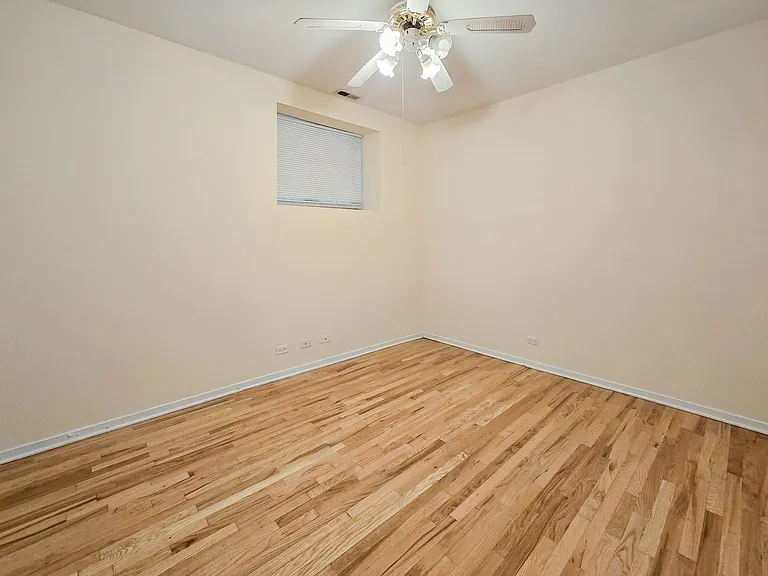 2320 N Southport Ave — Photo 15