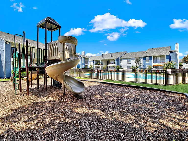 Seacrest Apartments — Photo 22