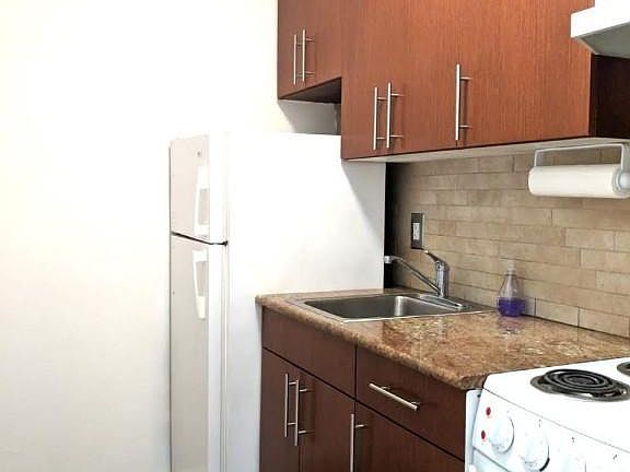 5th image of 207 E 27th St APT 4H