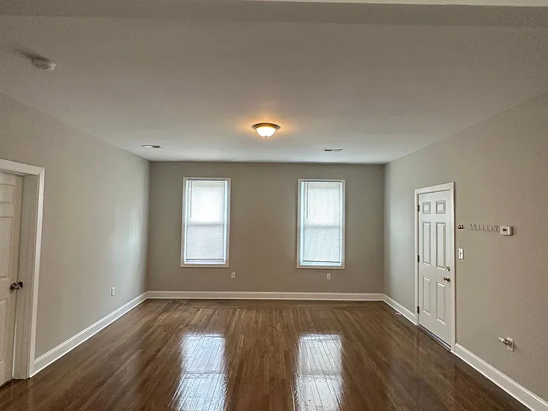 151 Howard Ave #2L — Photo 4