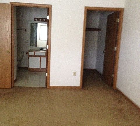 master bedroom to master bath/walk in closet