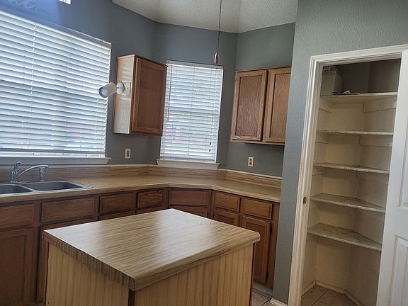 5th image of 2318 Weatherby Dr