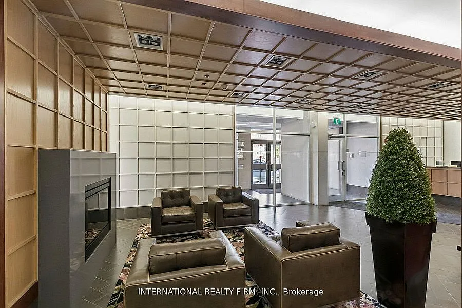 3391 Bloor W — Photo 2
