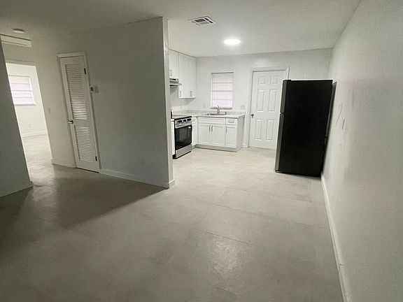 3rd image of 308 Pleasant Grove Rd APT 2