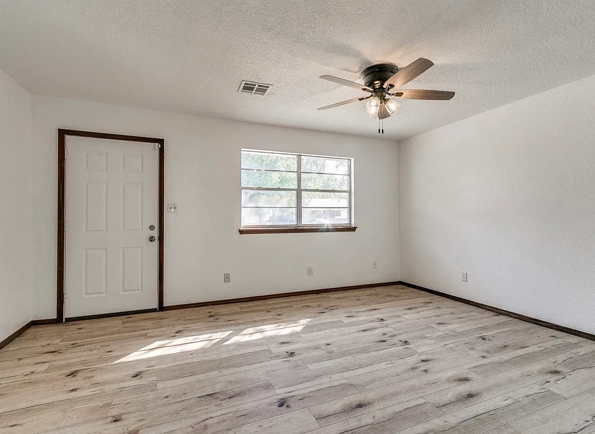 2 bed, 857 sqft, $1,175 — Photo 2