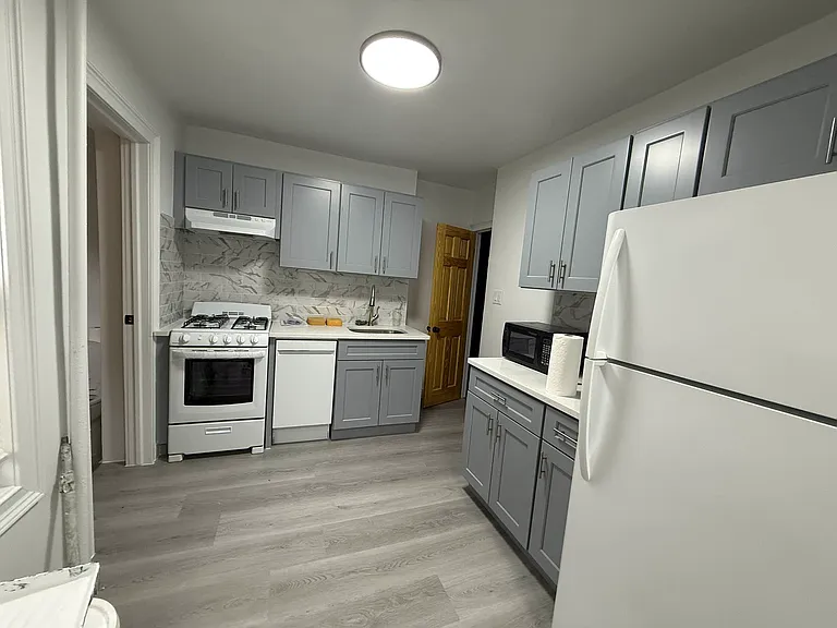 27-23 12th St #1 — Photo 2