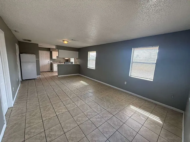 2570-2572 Chestnut Woods Dr — Photo 5
