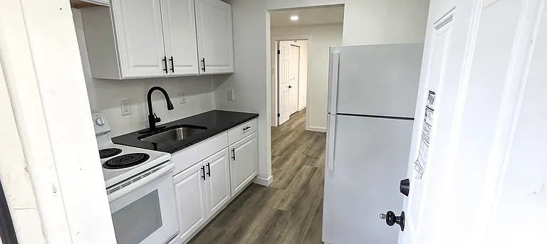 1023 Wallace Ave — Photo 1