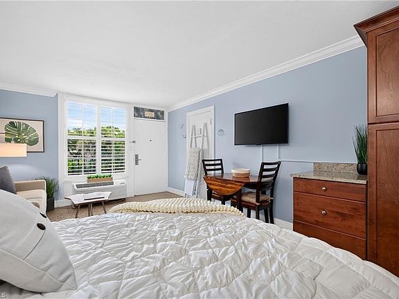 5th image of 2555 9th ST N #204