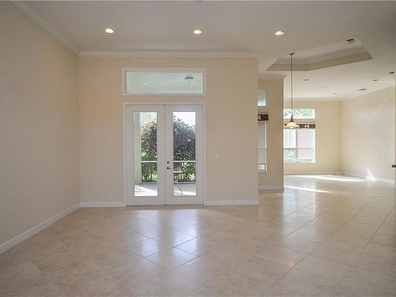 3rd image of 453 NW Dover Ct