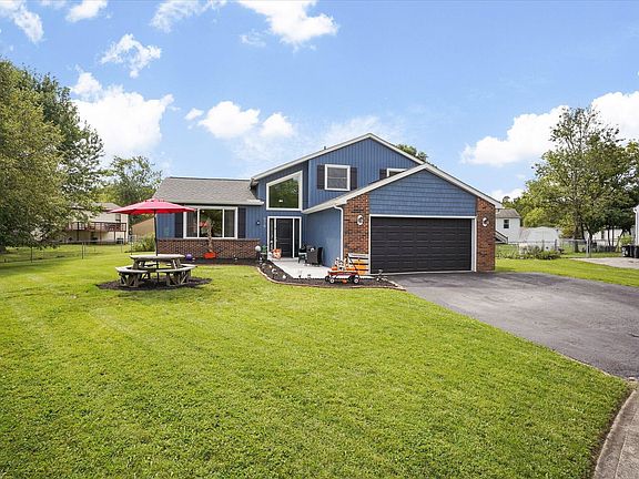 2nd image of 678 Blackoak Ct