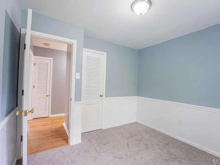 2525 Fox Hills Dr — Photo 2