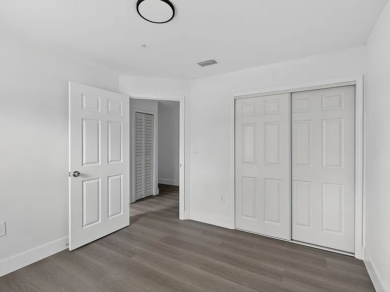 Cascades at Clear Lake Apartments — Photo 34