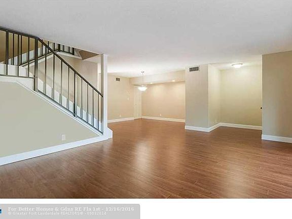 3rd image of 3004 Lakewood Ln