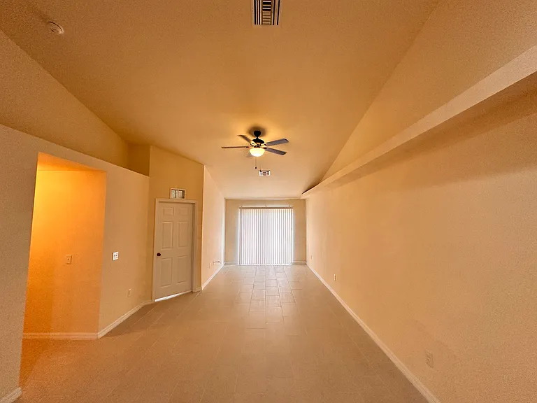1136 SE 9th Ct — Photo 15