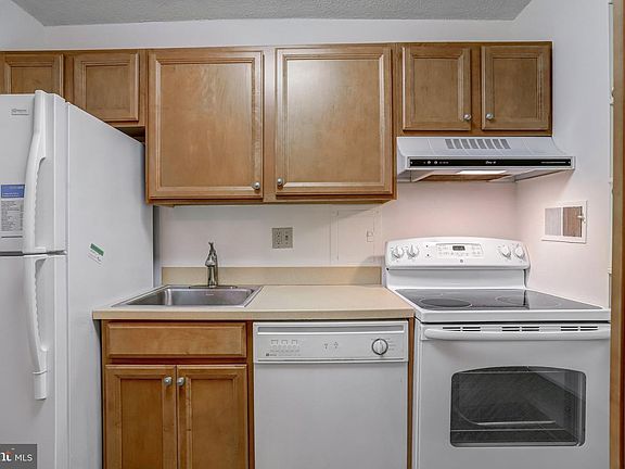 2nd image of 1718 P St NW Suite T13