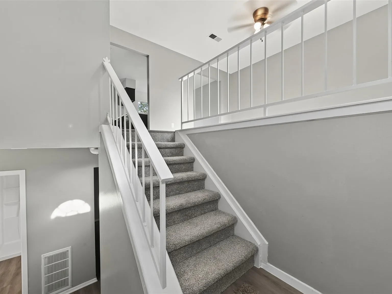 4 bed, 2.0 bath, 1764 sqft, $2,300 — Photo 3
