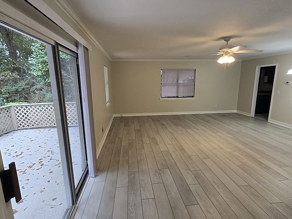 5th image of 15 Squiresgate Rd
