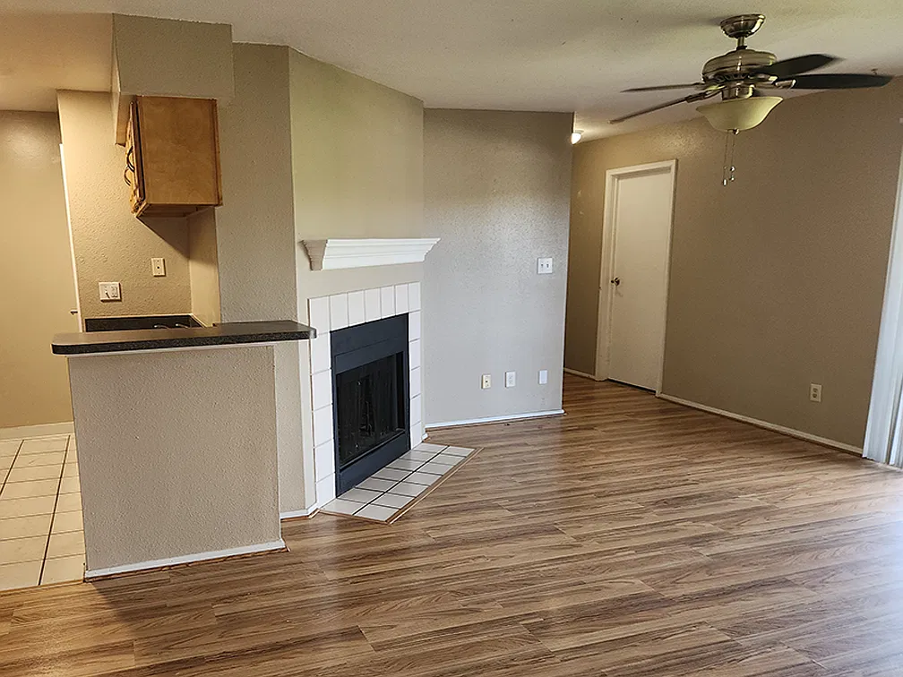 2 bed, 940 sqft, $1,900 — Photo 2