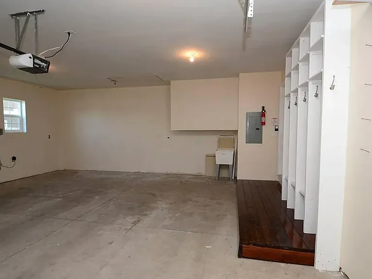 902 Powers Blvd — Photo 17