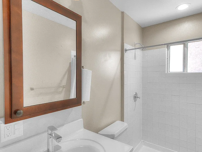 24600 Cypress St #24600A — Photo 9