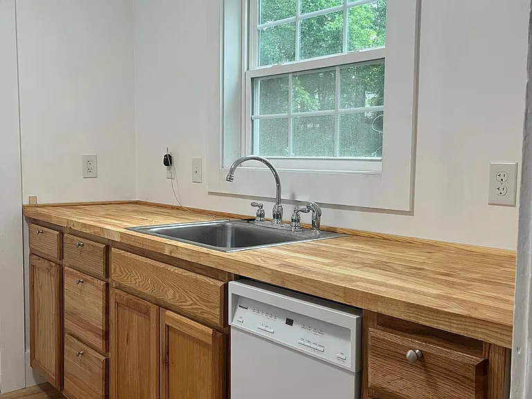 301 Dunstan Ave — Photo 3