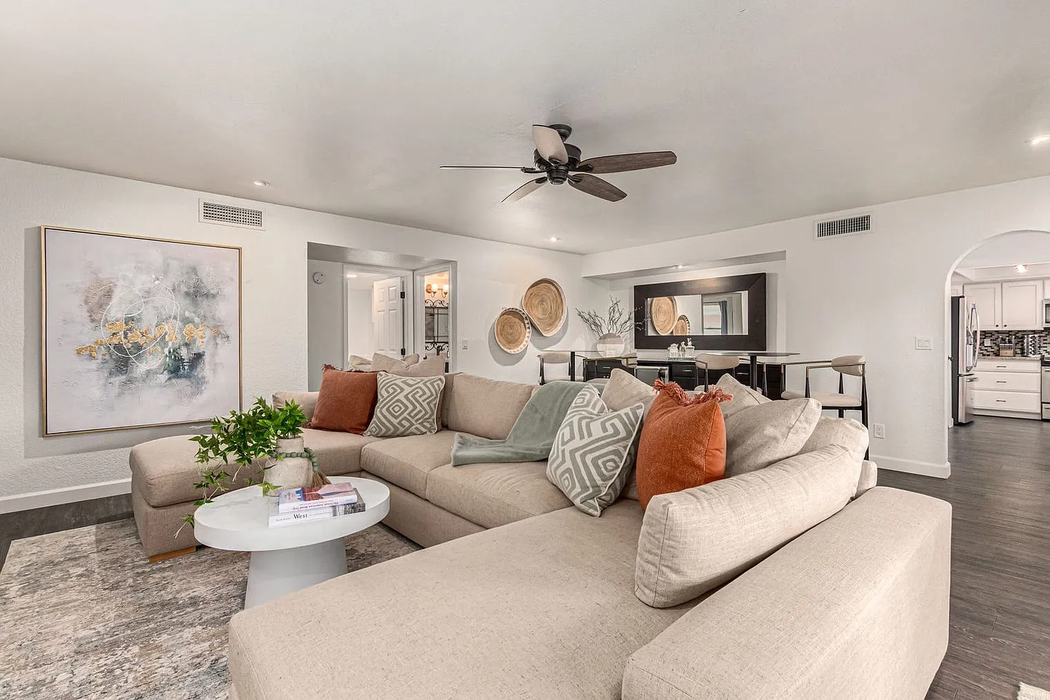 4 bed, 3.0 bath, 2798 sqft, $5,533 — Photo 2