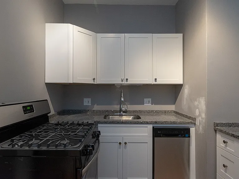 445 W Melrose St #A4 — Photo 4