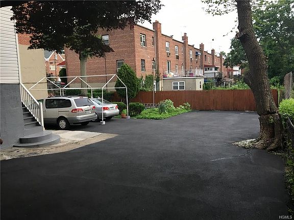 4th image of 2036 Strang Ave