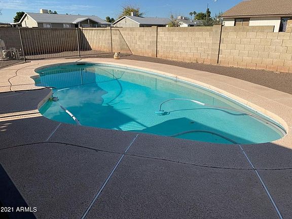 2nd image of 8840 W Sahuaro Dr