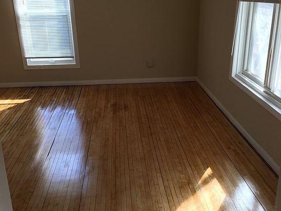 2nd image of 682 Magnolia Ave E #2