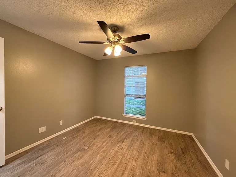 331 W Mistletoe Ave #201 — Photo 14