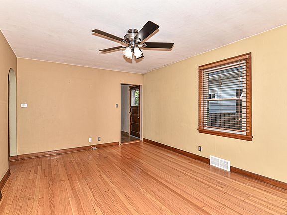 4th image of 9620 W Lincoln Ave