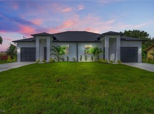 716-718 Gilbert Ave S, Lehigh Acres, FL 33973