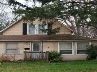 5894 Lake St, Mentor On The Lake, OH 44060