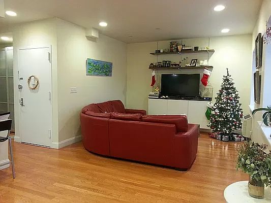 3rd image of 525 Vanderbilt Ave APT 2A