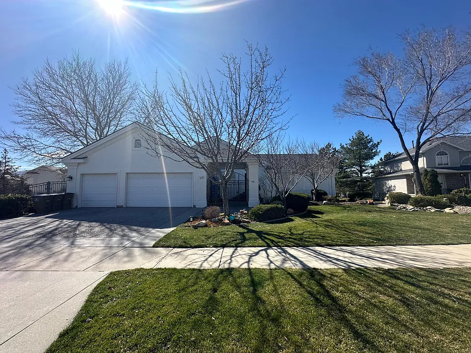 416 E White Rose Cir