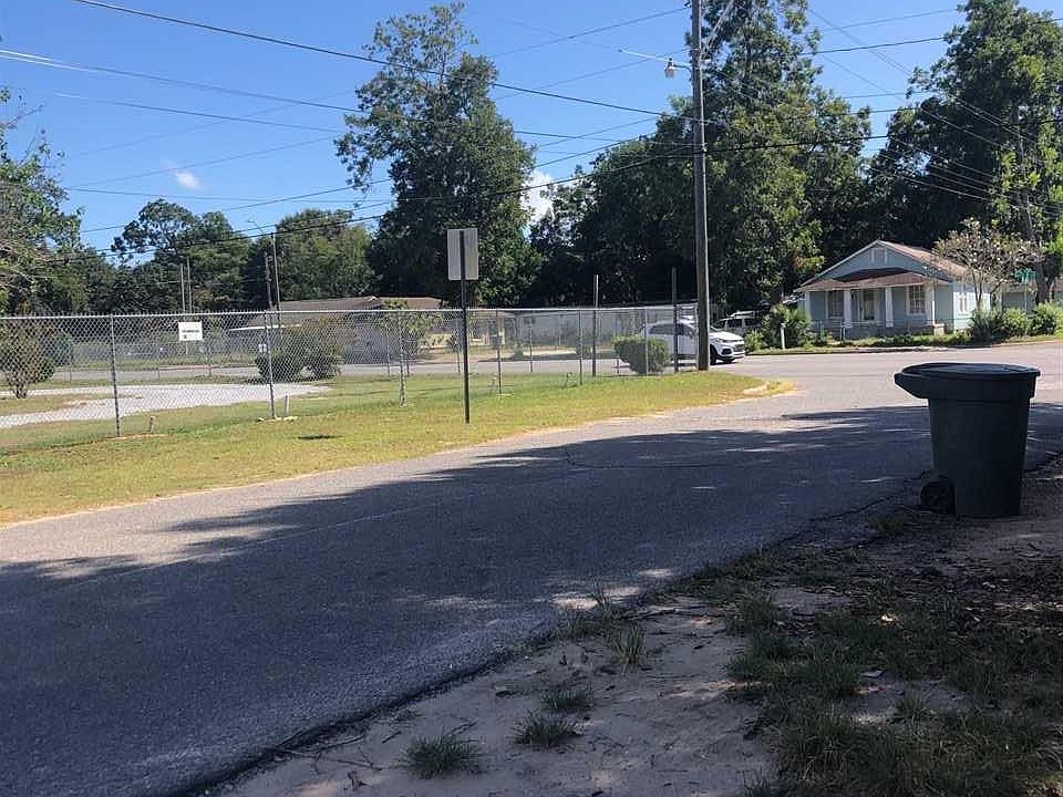 2nd image of 2909 W Brainerd St