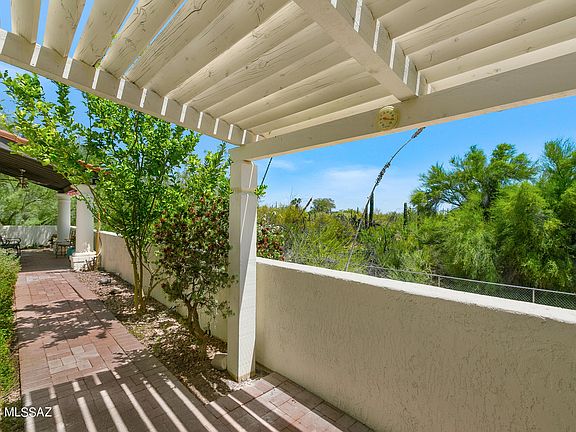 3rd image of 827 W Palma De Coco