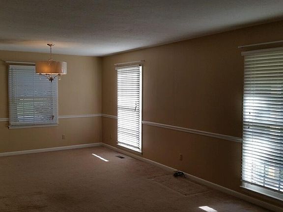 4th image of 726 W Oak Dr