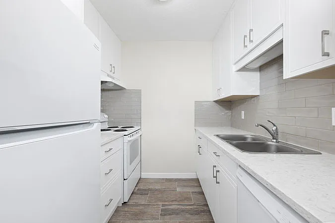 Rembrandt Apartments — Photo 1