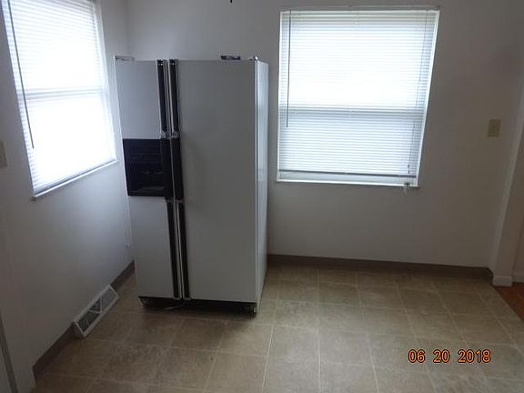 4th image of 798 Byron Ave