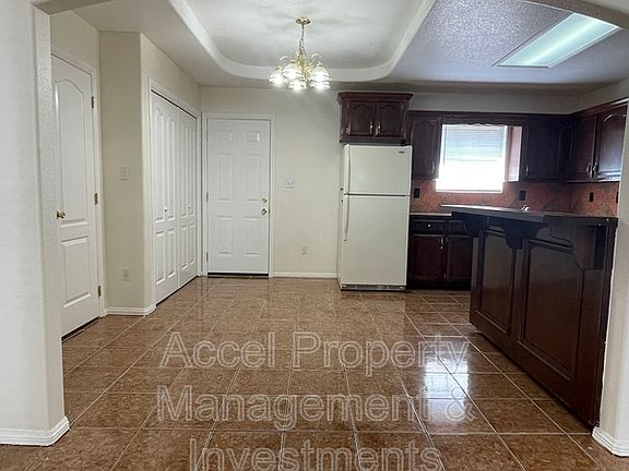 4th image of 1712 Phoenix St APT 3