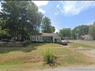 900 SE 7th St, Wagoner, OK 74467