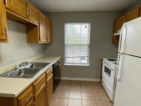 2nd image of 324 Kristin Dr #14